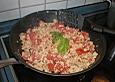 Gebratener Feldsalat mit Tomaten und Tofu