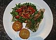 Saibling auf  Rucola-Tomaten-Pfifferlingsalat mit Kartoffeltalern