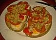 Schlemmerbrot mit Ei, Tomate, Zwiebeln