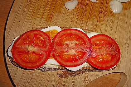 Schlemmerbrot mit Ei, Tomate, Zwiebeln 2