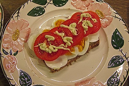 Schlemmerbrot mit Ei, Tomate, Zwiebeln 3
