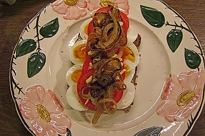 Schlemmerbrot mit Ei, Tomate, Zwiebeln 4