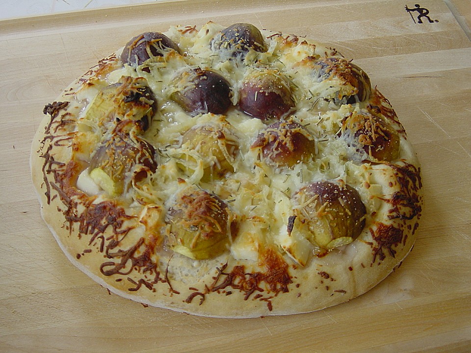 Pizza mit frischen Feigen, Ziegenkäse und Zwiebeln (Rezept mit Bild ...
