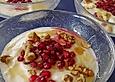 Joghurt mit Honig, Granatapfelkernen und Waln&uuml;ssen