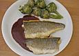 Wolfsbarschfilet in Barolo mit Artischocken
