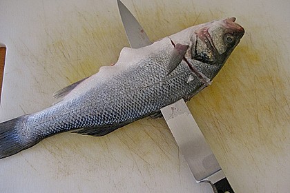 Wolfsbarschfilet in Barolo mit Artischocken 1