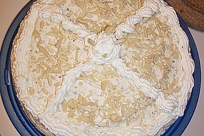 Nougatsahnetorte mit Kirschf&uuml;llung