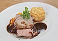 Saftige NT-Kalbsnuss an glacierten M&ouml;hren und Kartoffelsouffl&eacute;