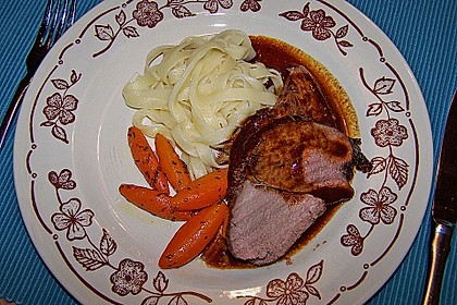 Saftige NT-Kalbsnuss an glacierten M&ouml;hren und Kartoffelsouffl&eacute; 3