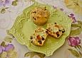 Muffins mit Schokost&uuml;ckchen, Aprikosen und Mandelbl&auml;ttchen