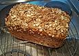 Gartenliebes s&uuml;&szlig;es M&uuml;slibrot mit Sauerteig und Buttermilch