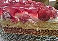 Traumhafte Kirschtorte mit zweifarbigem Boden und Vanillecreme-F&uuml;llung