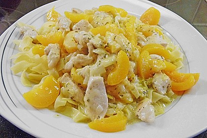 Fruchtiges H&auml;hnchengeschnetzeltes mit Aprikosen in Wein-Estragon Sahnesauce