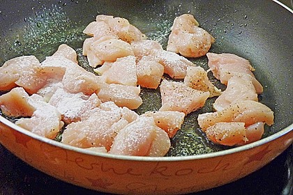 Fruchtiges H&auml;hnchengeschnetzeltes mit Aprikosen in Wein-Estragon Sahnesauce 1
