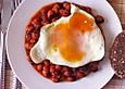 Baked Beans mit Spiegelei