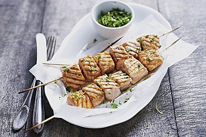 Gegrillte Lachsspie&szlig;e mit Gremolata