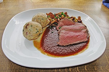 Hirschrücken, NT gegart, mit Pfifferlingen und Lauchzwiebeln 2
