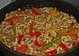 Bunte Nudelpfanne mit Hackfleisch