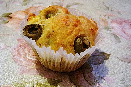 Herzhafte Muffins mit Oliven 7