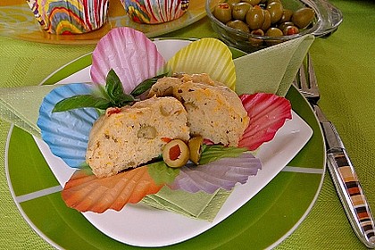 Herzhafte Muffins mit Oliven