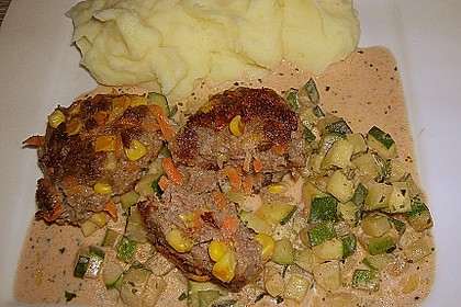 Bunte Hacklaibchen in Zucchinisauce 7