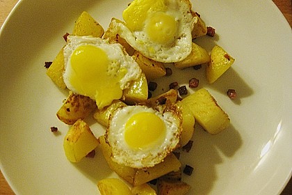 Bratkartoffeln mit Wachtelspiegeleiern