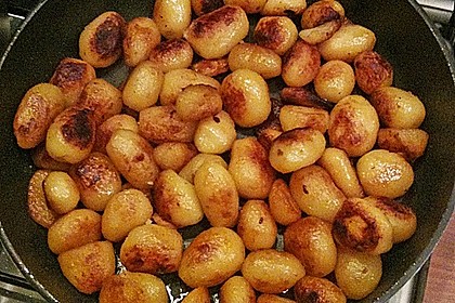 Gr&uuml;nkohl mit Kasseler, Kohlw&uuml;rsten und Schweinebacke, dazu S&uuml;&szlig;kartoffeln