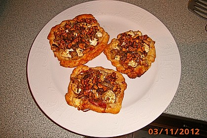 Bl&auml;tterteigteilchen mit Ziegenk&auml;se, Bacon, Rosmarin und Honig 2