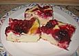 K&auml;sekuchen mit Beerengr&uuml;tze