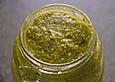 Basilikum-Oliven Pesto