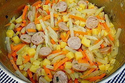 Kohlrabi-Karotten Topf mit Bratwurst 12