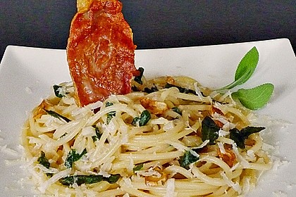 Spaghetti mit Salbei-Knoblauch Sauce