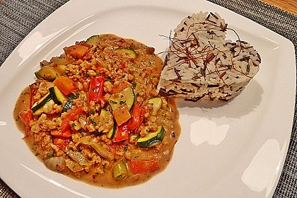 Mein cremiges, veganes Erdnusspfännchen mit Gemüse und Soja 1
