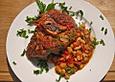 Kalbshaxe mit wei&szlig;en Bohnen, Tomaten und Liebst&ouml;ckel