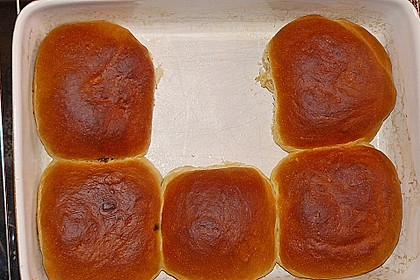 Buchteln mit Marmeladenfüllung und Vanillesoße 6