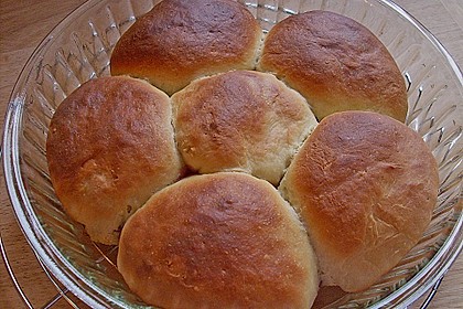 Buchteln mit Marmeladenfüllung und Vanillesoße 5