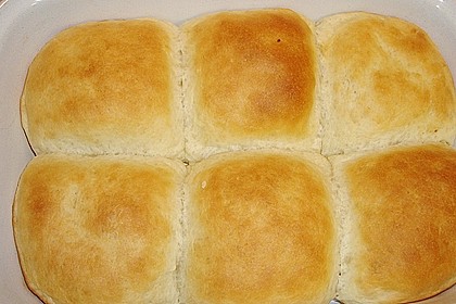 Buchteln mit Marmeladenfüllung und Vanillesoße 7