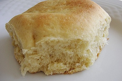 Buchteln mit Marmeladenfüllung und Vanillesoße 15