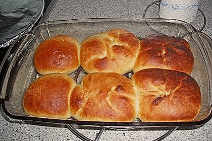 Buchteln mit Marmeladenfüllung und Vanillesoße 3