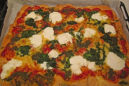 Ziegenk&auml;se-Blattspinat-Pizza