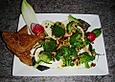 Mozzarella-Carpaccio auf Blattsalat mit Brokkoli