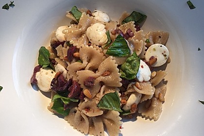 Lauwarmer Nudelsalat mit Mozzarella 2