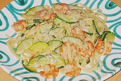 Spaghetti in Zucchini-Shrimps Sahnesauce