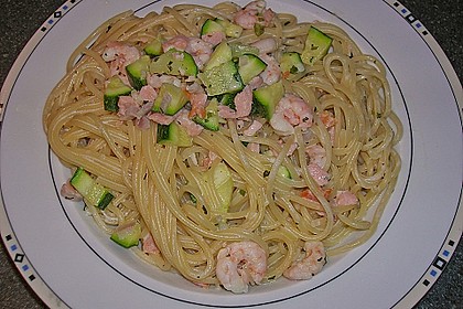 Spaghetti in Zucchini-Shrimps Sahnesauce 1