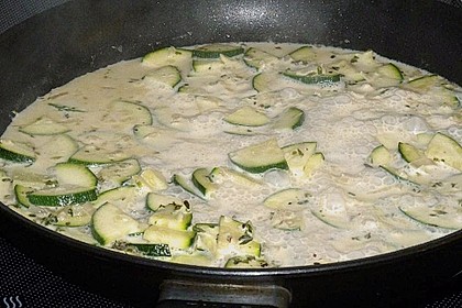 Spaghetti in Zucchini-Shrimps Sahnesauce 3