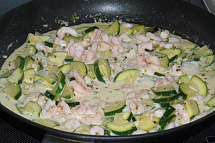 Spaghetti in Zucchini-Shrimps Sahnesauce 4