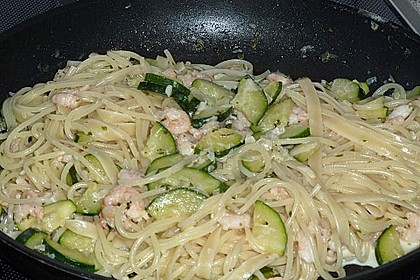 Spaghetti in Zucchini-Shrimps Sahnesauce 5