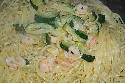 Spaghetti in Zucchini-Shrimps Sahnesauce 6