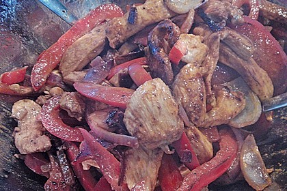 H&auml;hnchen-Paprika-Wraps mit frischer Salsa