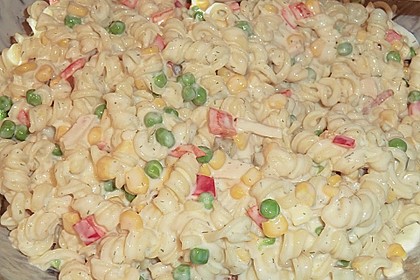 Bunter Nudelsalat gr&uuml;n-rot-gelb